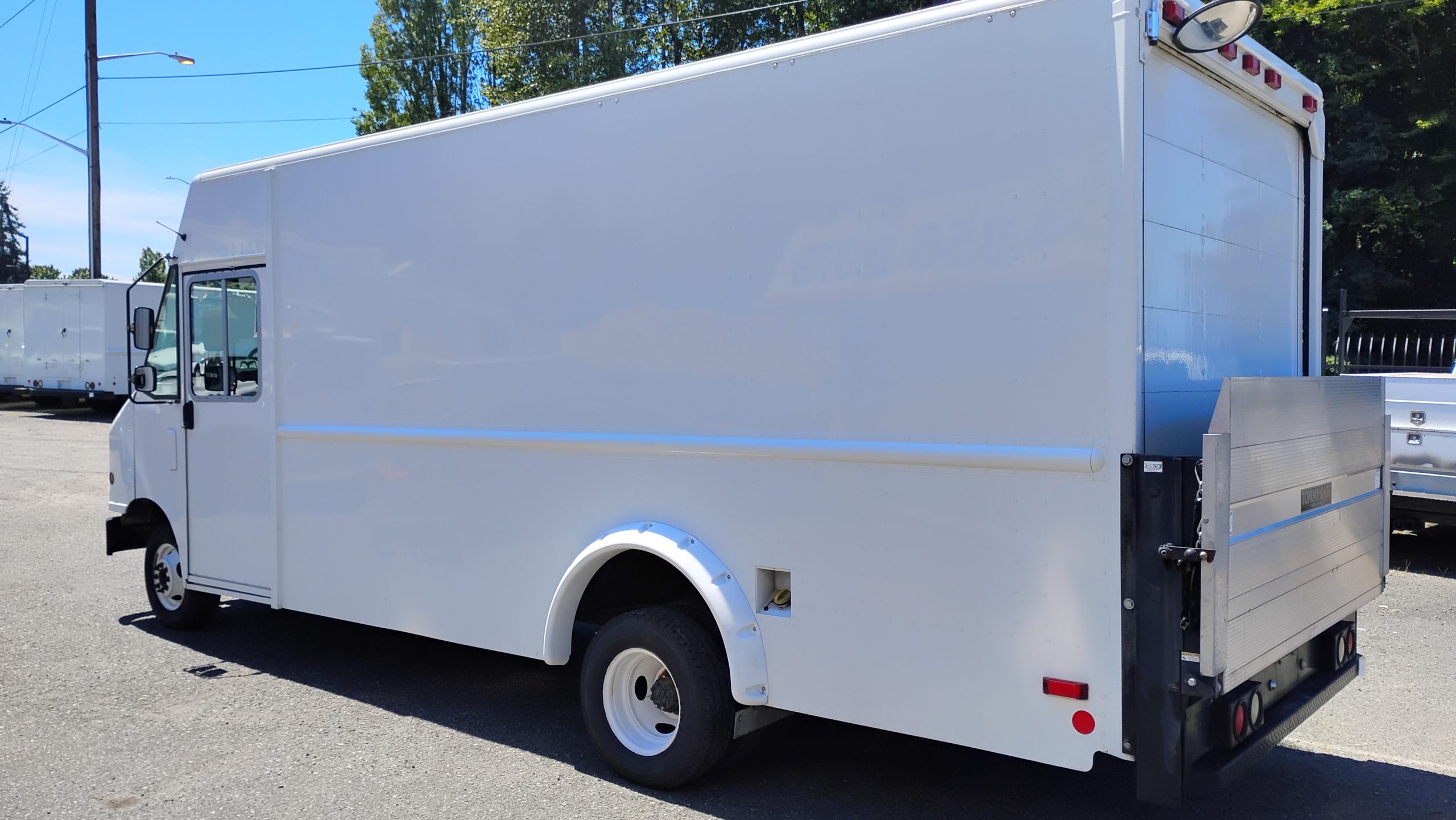 2012 Ford E450 Stepvan (18ft.) - image 5 of 6