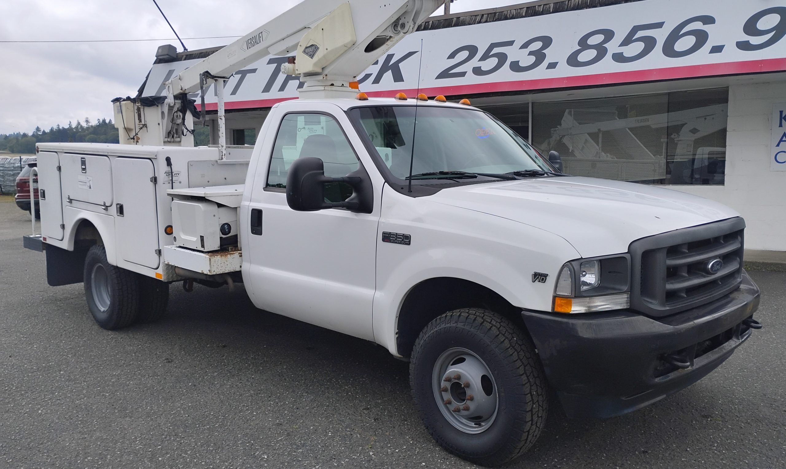2002 Ford F350 Bucket-Truck - image 1 of 6
