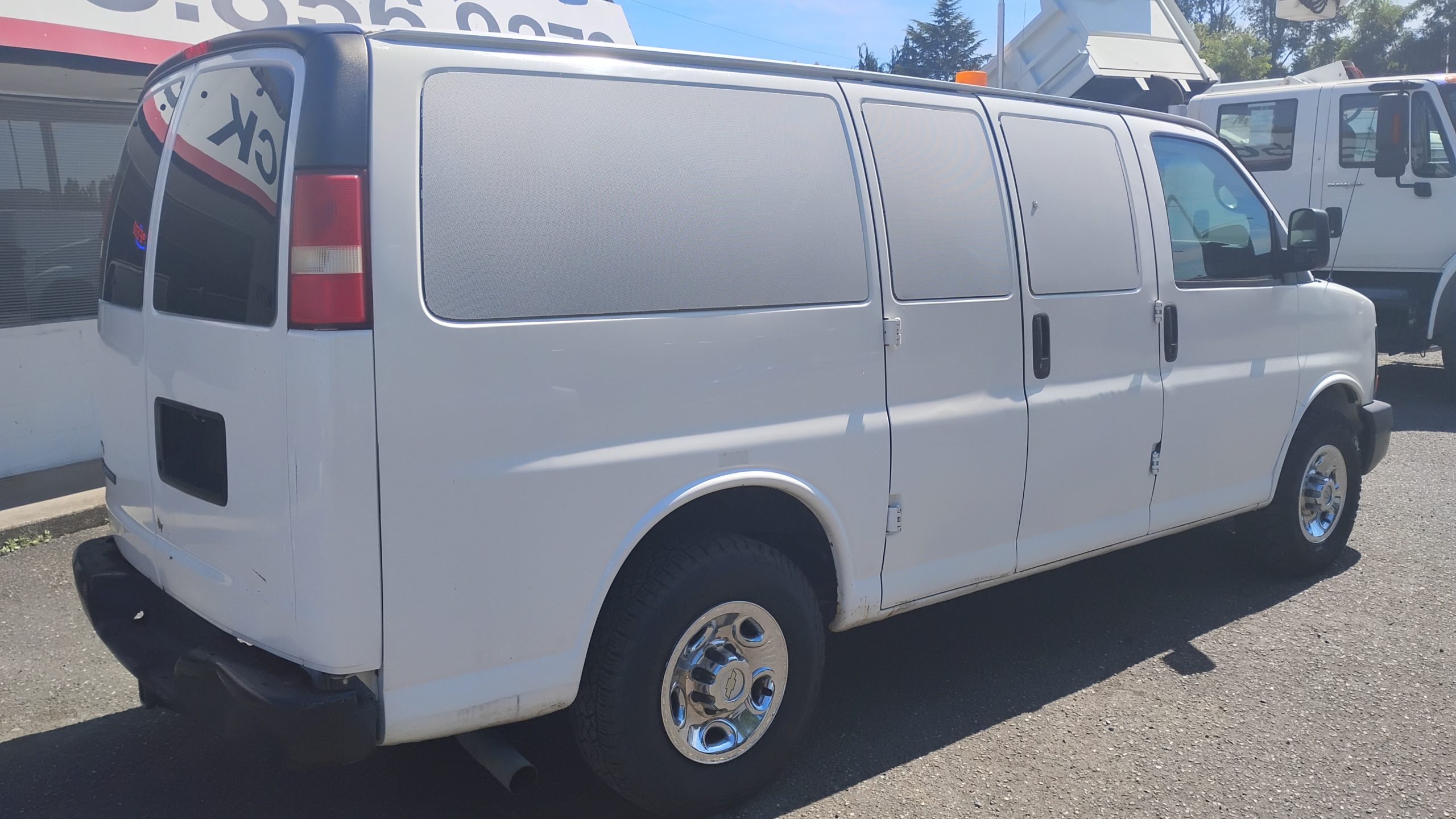 2011 Chevy Express G2500 Passenger Van 2011 Chevy Express G2500 Passenger Van - image 4 of 6