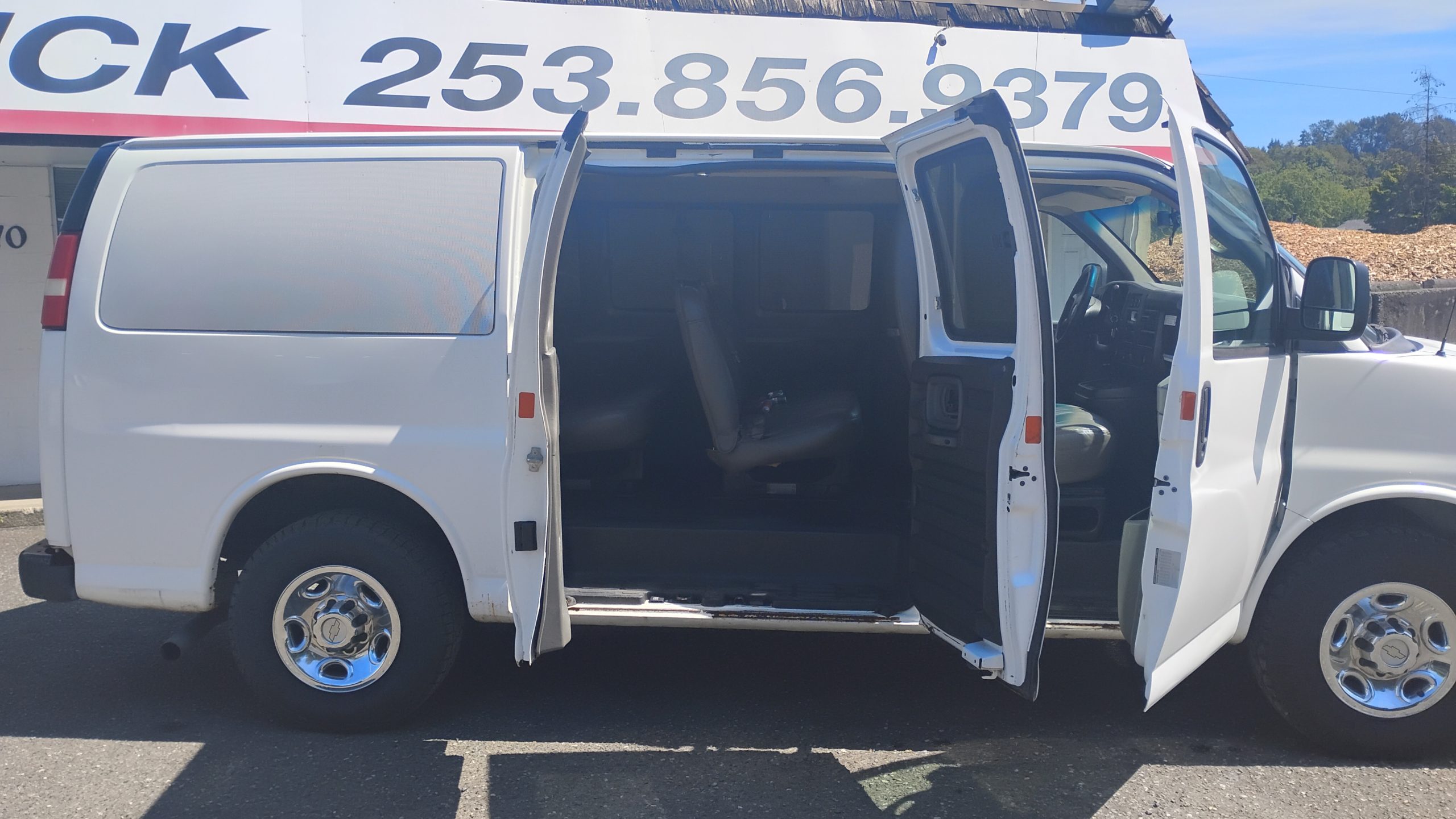 2011 Chevy Express G2500 Passenger Van 2011 Chevy Express G2500 Passenger Van - image 3 of 6