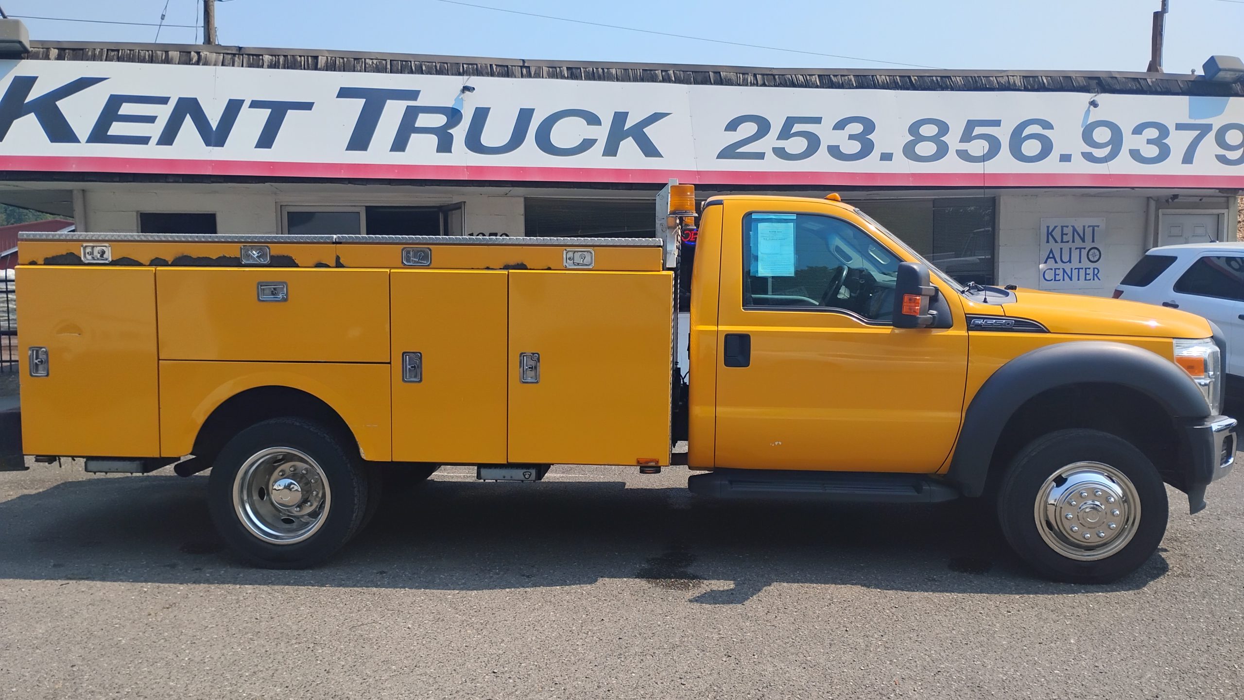 2014 Ford F550 Service-Body w/ Liftgate 2014 Ford F550 Service-Body w/ Liftgate - image 2 of 6