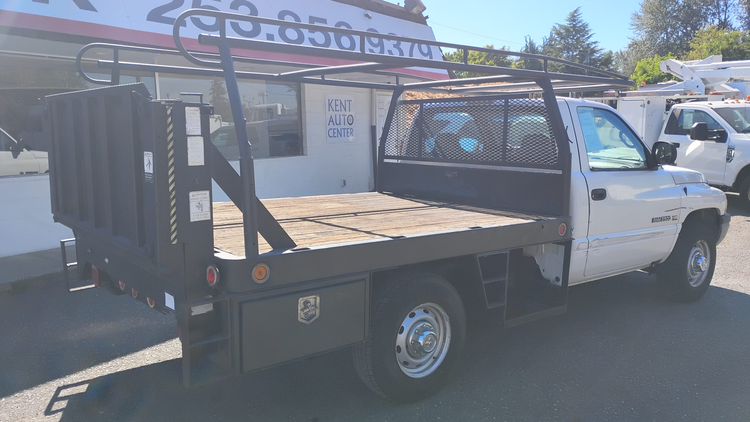 2001 Dodge 2500 Flatbed w/Liftgate 2001 Dodge 2500 Flatbed w/Liftgate - image 3 of 6