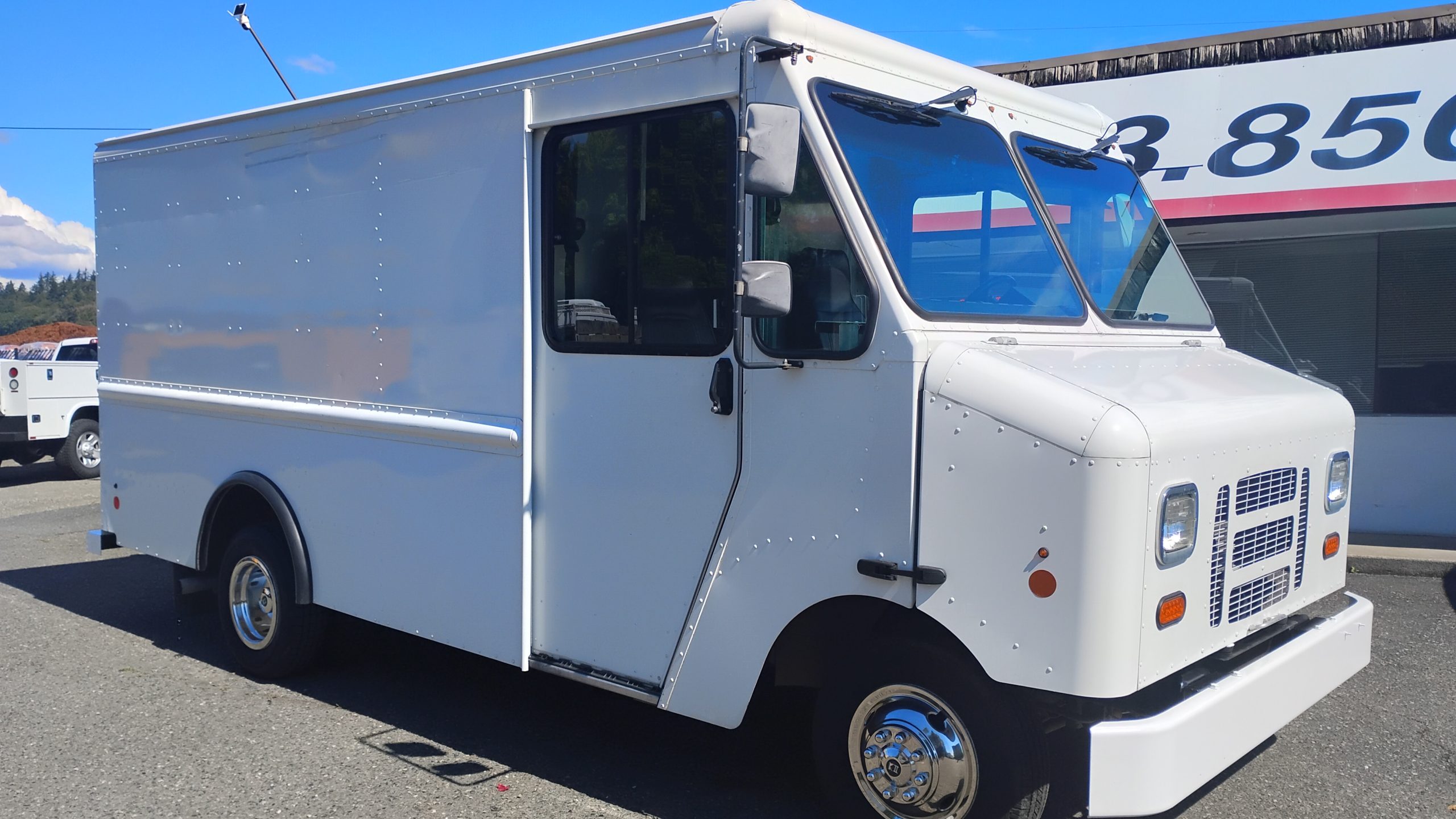 2016 Ford E350 Stepvan (11ft.) - image 1 of 6