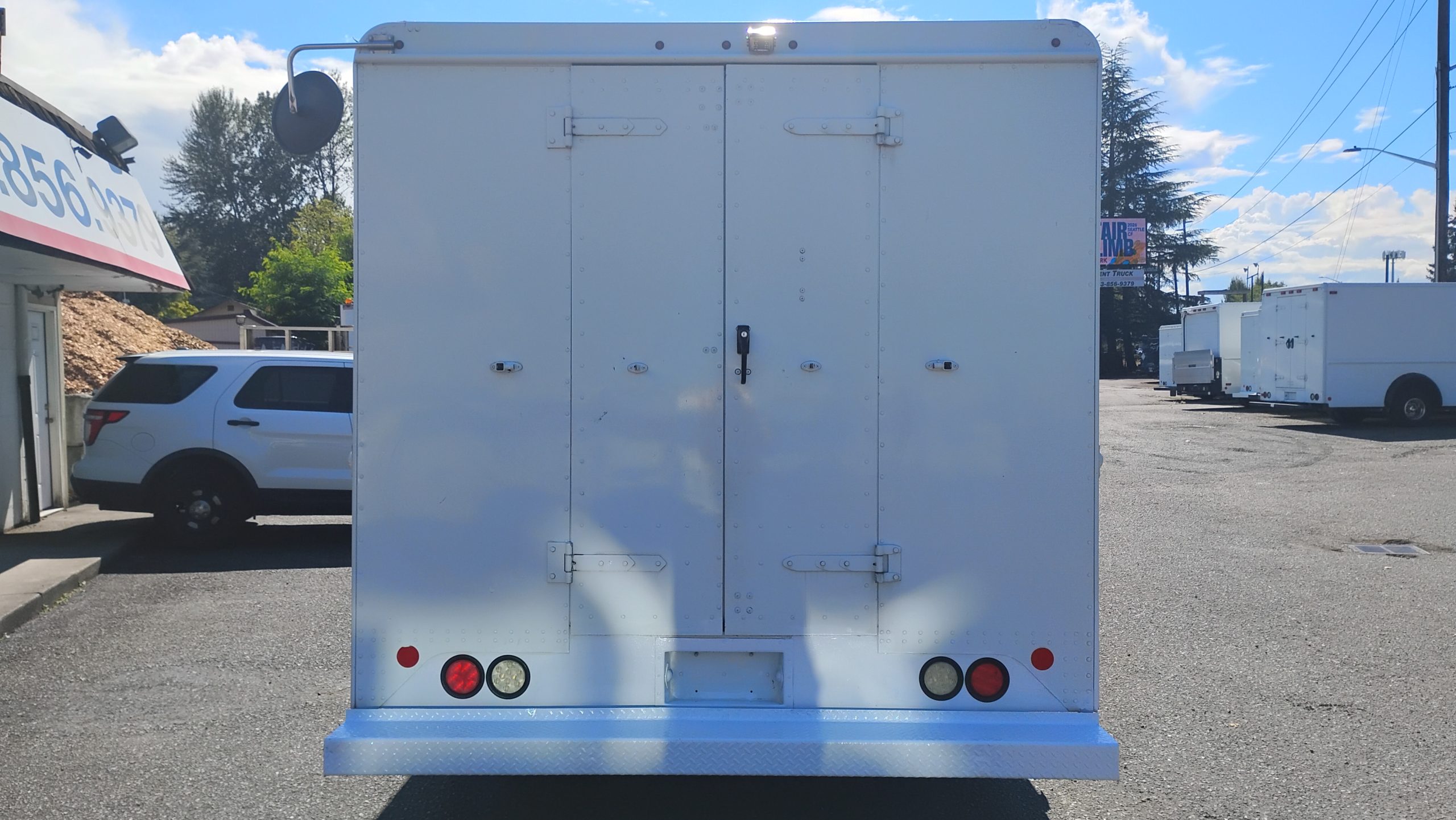 2016 Ford E350 Stepvan (11ft.) - image 4 of 6
