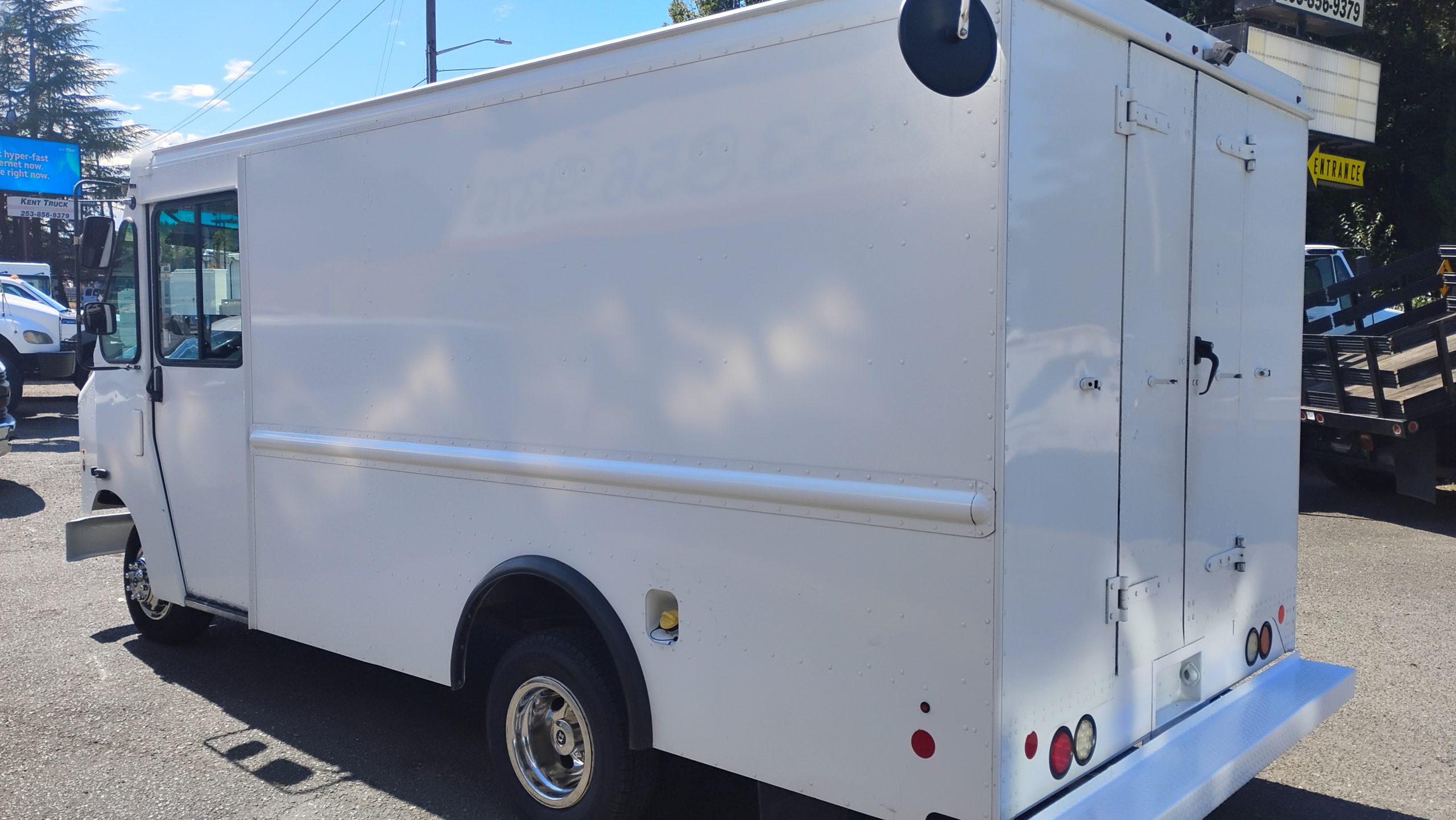 2016 Ford E350 Stepvan (11ft.) - image 5 of 6