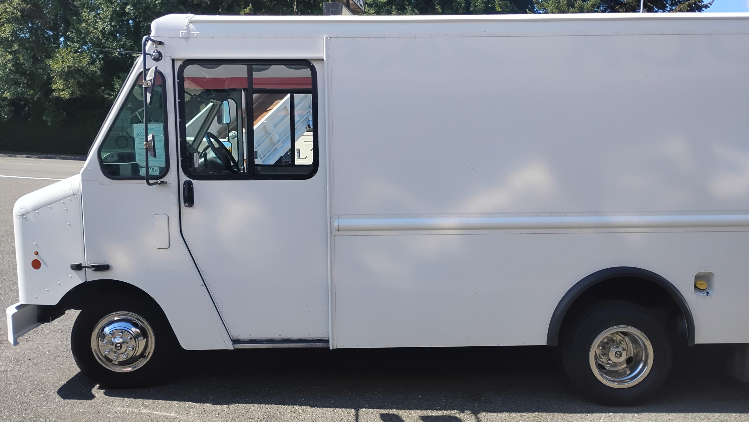 2016 Ford E350 Stepvan (11ft.) - image 6 of 6