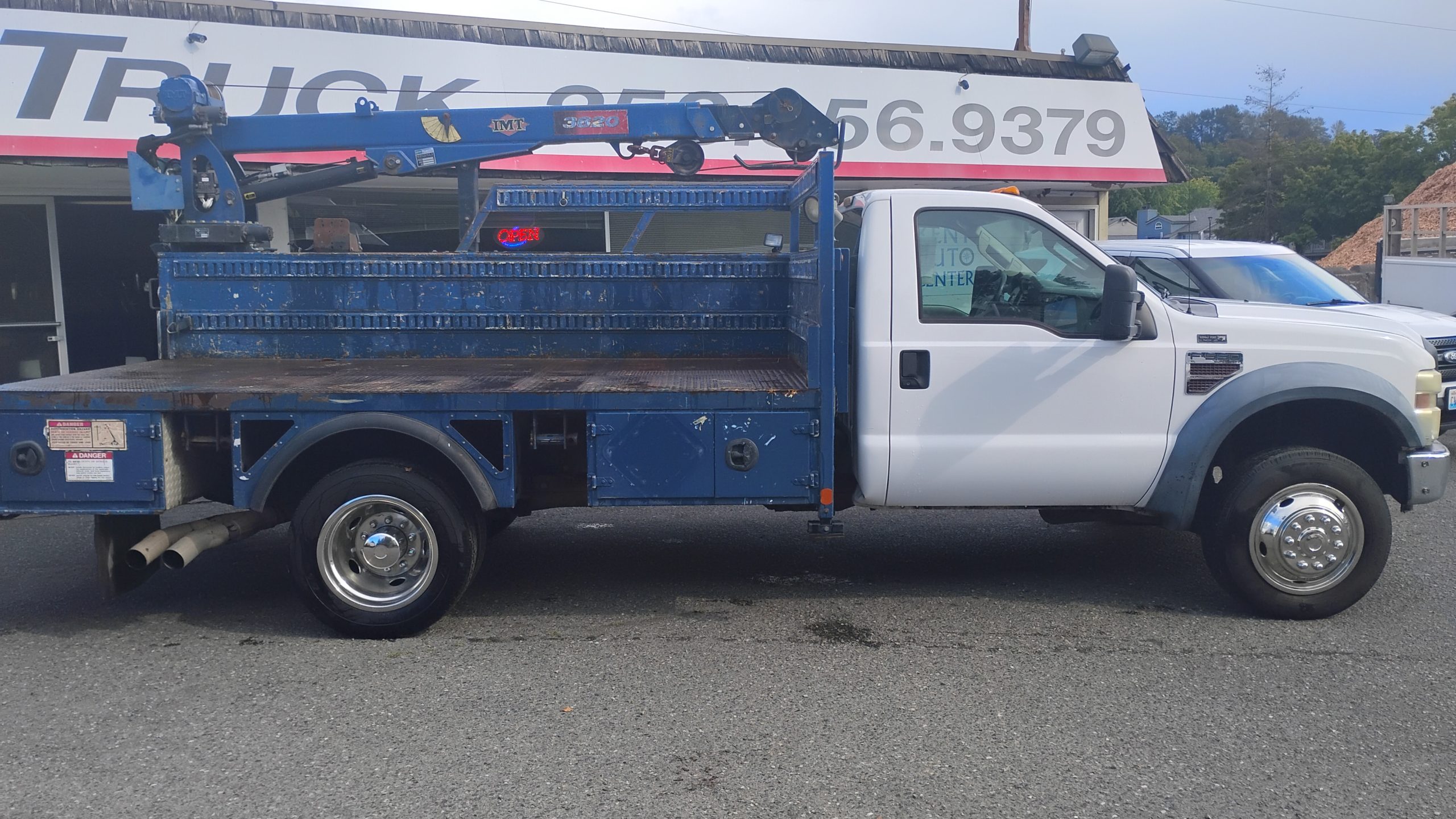 2009 Ford F550 (Crane Truck) - image 2 of 6