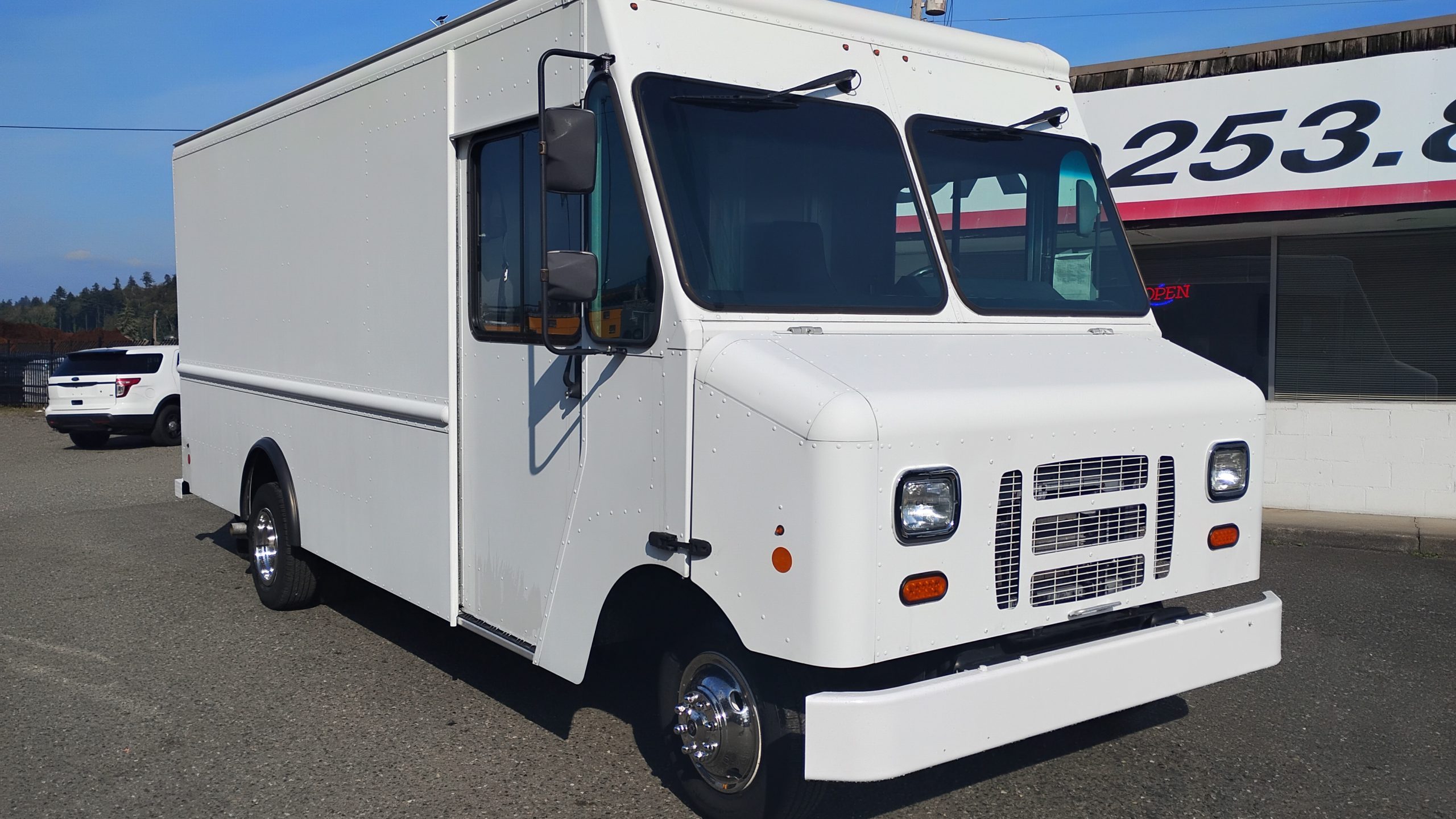 2016 Ford E450 Stepvan (14ft.) - image 1 of 6