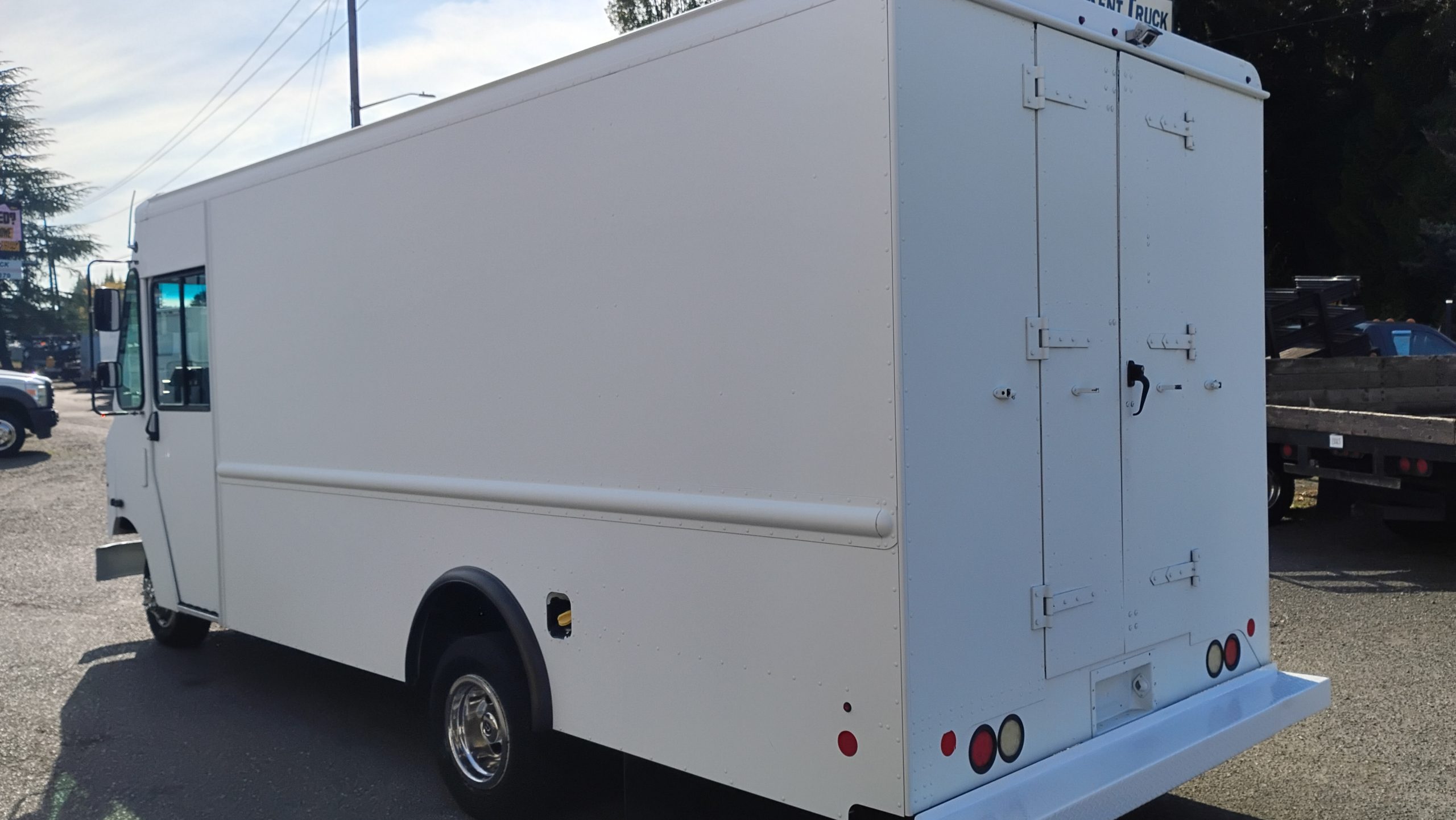2016 Ford E450 Stepvan (14ft.) - image 6 of 6