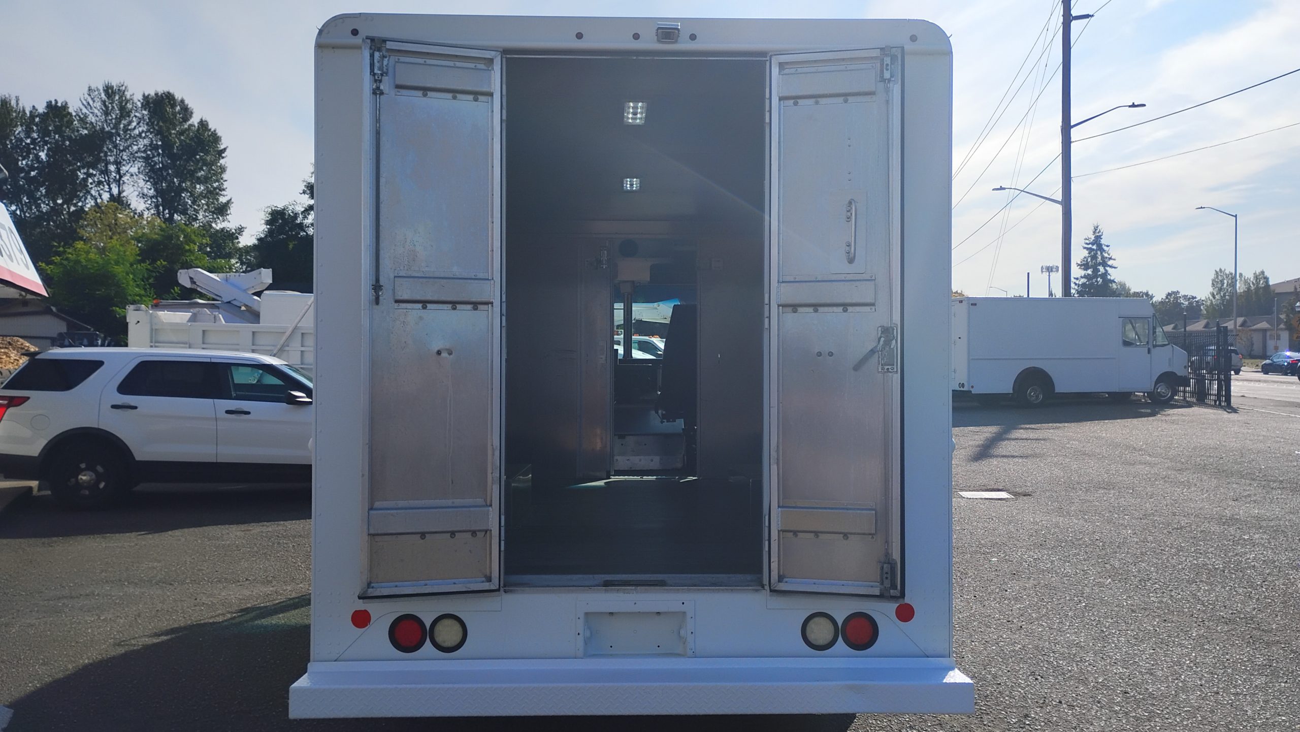 2016 Ford E450 Stepvan (14ft.) - image 5 of 6