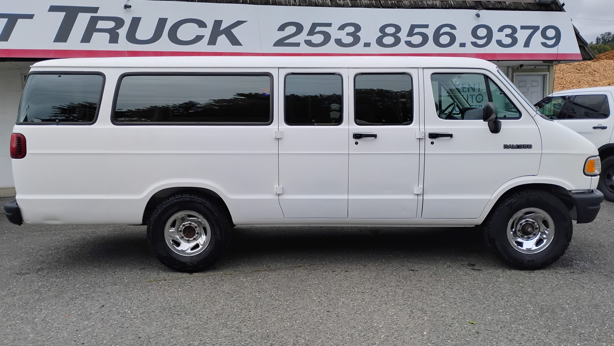 1994 Dodge Ram B350 CargoVan - image 2 of 6
